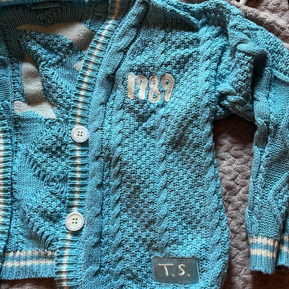 Taylor Swift official 1989 cardigan - Picture 2 of 4